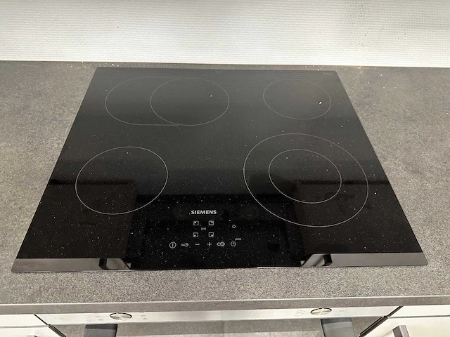 Maatwerk - showroomkeuken - afbeelding 7 van  35