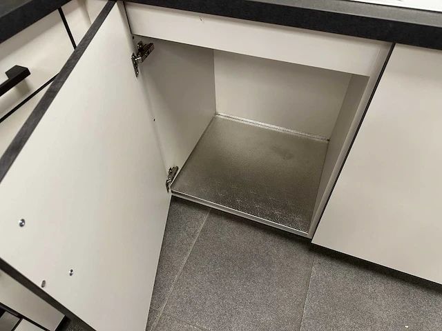 Maatwerk - showroomkeuken - afbeelding 21 van  35