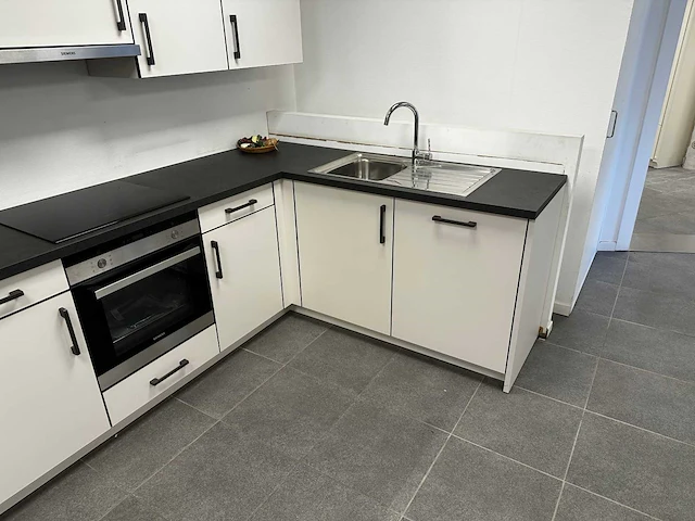 Maatwerk - showroomkeuken - afbeelding 12 van  35