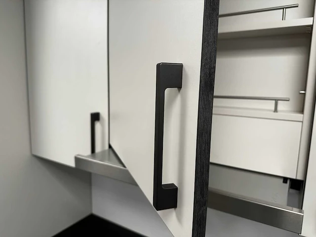 Maatwerk - showroomkeuken - afbeelding 28 van  35