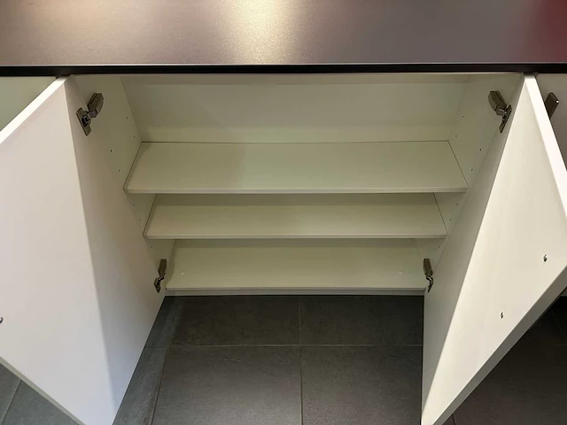 Maatwerk - showroomkeuken - afbeelding 24 van  33