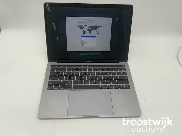 Macbook air 13.3”, core(tm) i7 7th gen, 16 gb ram, 256 gb ssd laptop - afbeelding 1 van  9