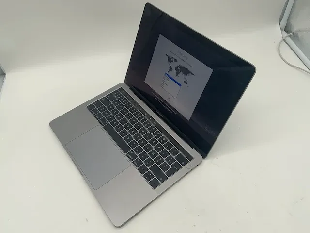 Macbook air 13.3", core(tm) i7 7th gen, 16 gb ram, 256 gb ssd laptop - afbeelding 3 van  9