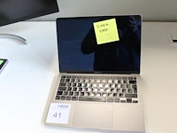 Macbook air apple m1 chip mac os sequoia 15.6.1 geheugen 16 gb 256 gb harde schijf. let op scherm kapot, ... - afbeelding 1 van  3