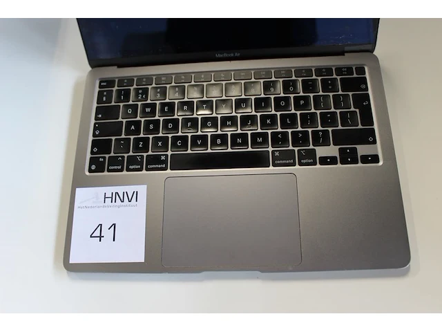 Macbook air apple m1 chip mac os sequoia 15.6.1 geheugen 16 gb 256 gb harde schijf. let op scherm kapot, ... - afbeelding 2 van  3