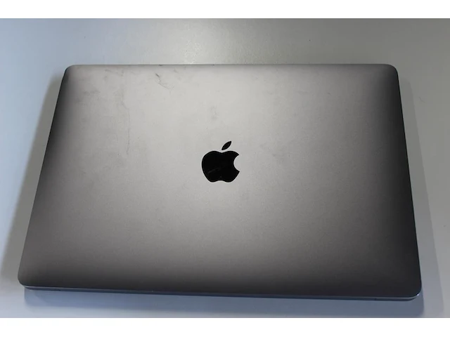 Macbook air apple m1 chip mac os sequoia 15.6.1 geheugen 16 gb 256 gb harde schijf. let op scherm kapot, ... - afbeelding 3 van  3