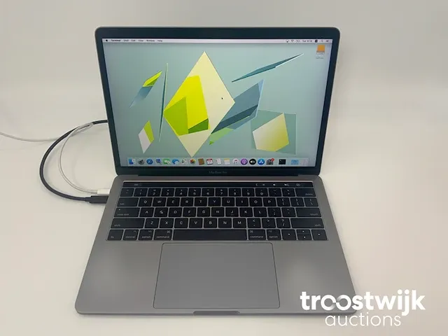 Macbook pro 13.3”, core(tm) i7 6th gen, 16 gb ram, 256 gb nvme (ssd) laptop - afbeelding 1 van  7