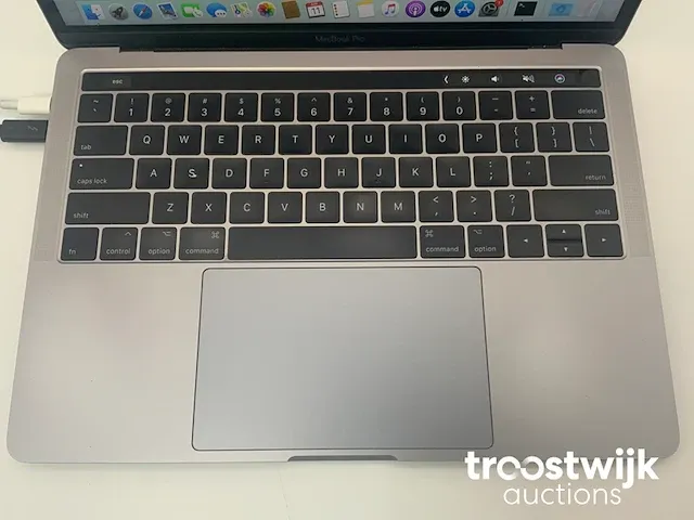 Macbook pro 13.3”, core(tm) i7 6th gen, 16 gb ram, 256 gb nvme (ssd) laptop - afbeelding 4 van  7