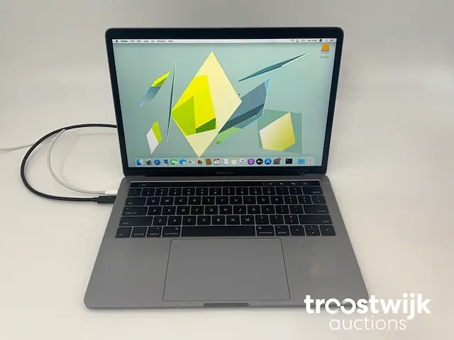 Macbook pro 13.3”, core(tm) i7 7th gen, 16 gb ram, 256 gb nvme (ssd) laptop - afbeelding 1 van  8