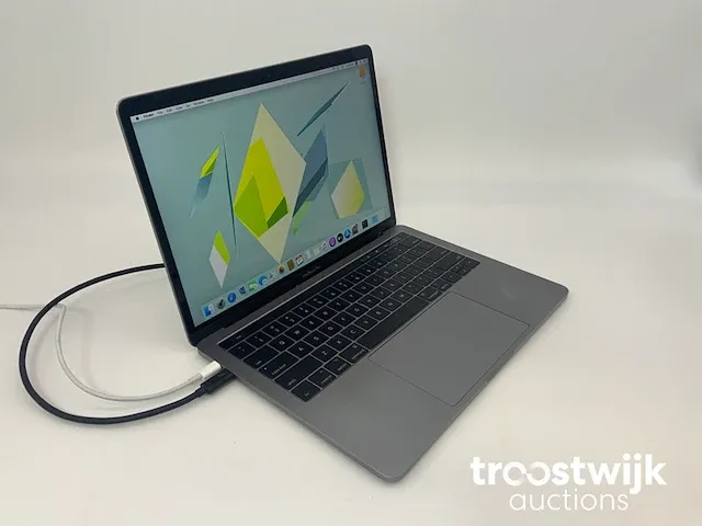 Macbook pro 13.3”, core(tm) i7 7th gen, 16 gb ram, 256 gb nvme (ssd) laptop - afbeelding 2 van  8