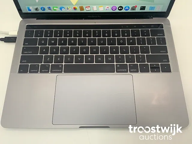 Macbook pro 13.3”, core(tm) i7 7th gen, 16 gb ram, 256 gb nvme (ssd) laptop - afbeelding 4 van  8