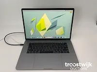 Macbook pro 15.4”, core(tm) i7 8th gen, 32 gb ram, 256 gb nvme (ssd), radeon pro 555x laptop