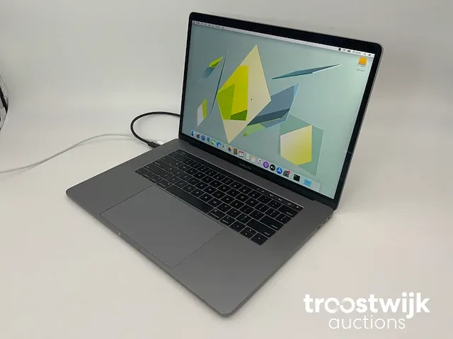 Macbook pro 15.4”, core(tm) i7 8th gen, 32 gb ram, 256 gb nvme (ssd), radeon pro 555x laptop - afbeelding 3 van  6