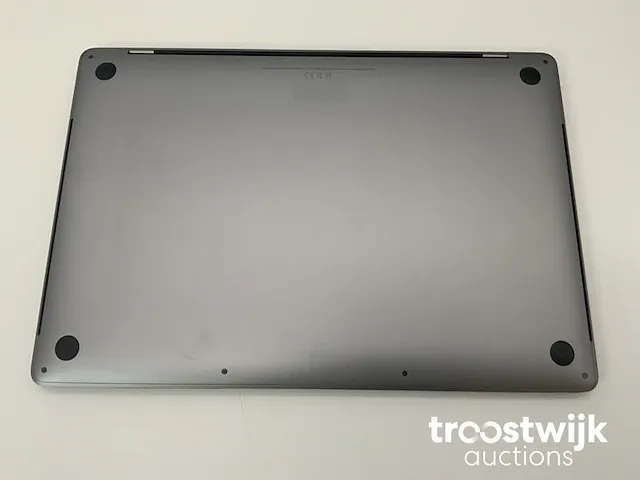 Macbook pro 15.4”, core(tm) i7 8th gen, 32 gb ram, 256 gb nvme (ssd), radeon pro 555x laptop - afbeelding 6 van  6