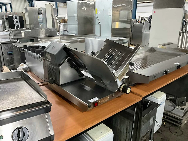 Macchi g 330 snijmachines - afbeelding 1 van  6