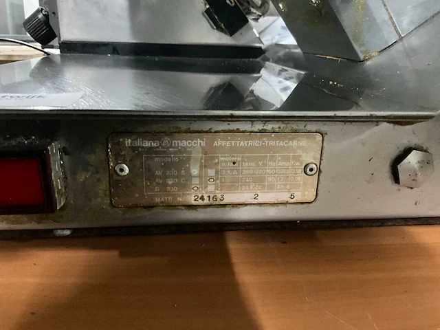 Macchi g 330 snijmachines - afbeelding 6 van  6