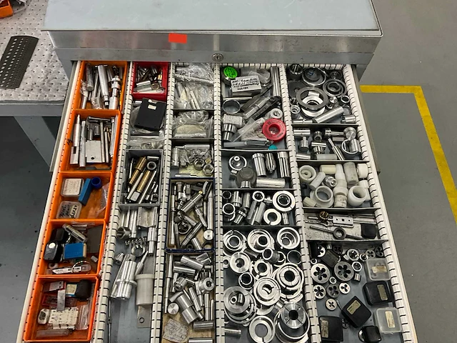 Machine onderdelen (passend bij kavel 24) - afbeelding 7 van  12
