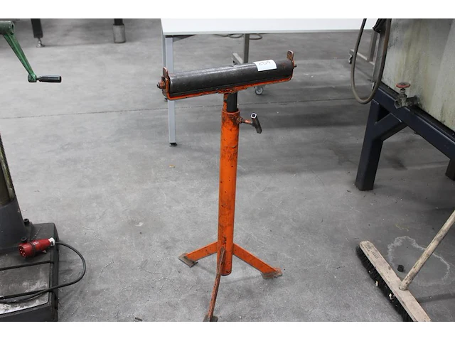 Machineknecht. - afbeelding 1 van  2