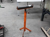 Machineknecht. - afbeelding 1 van  2