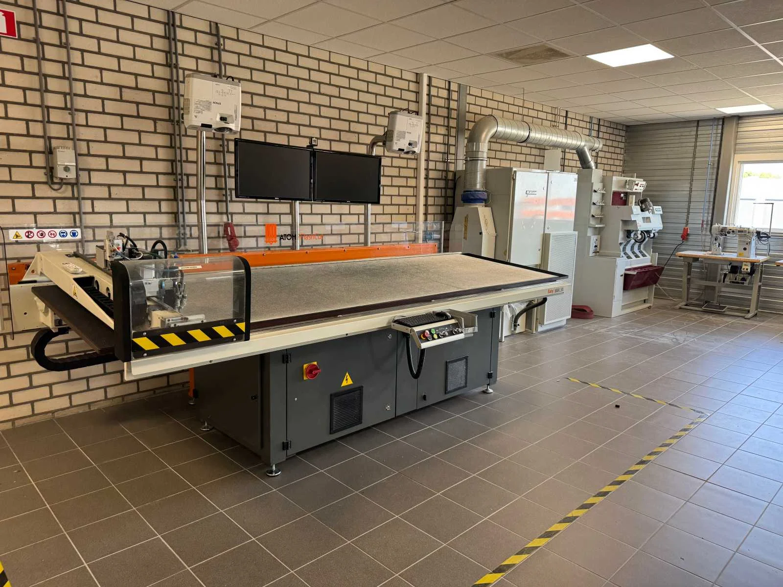 Machines - inventaris - voorraad - afkomstig uit faillissement smeets loopcomfort