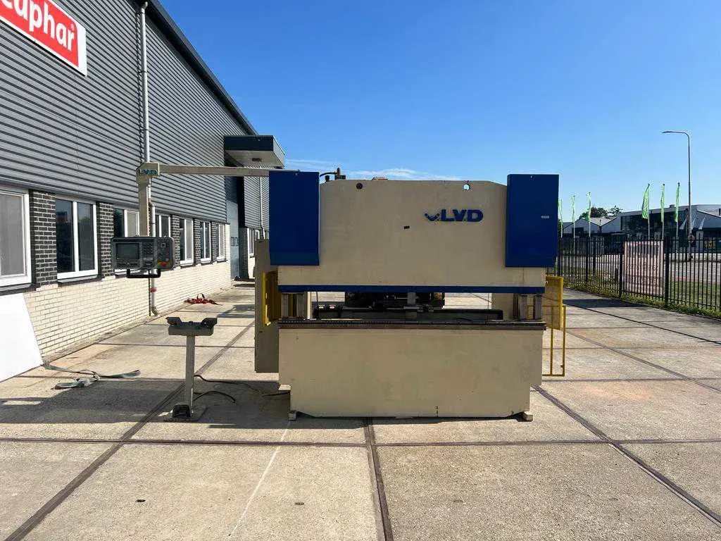 Machines en aannemersmateriaal uit diverse faillissementen