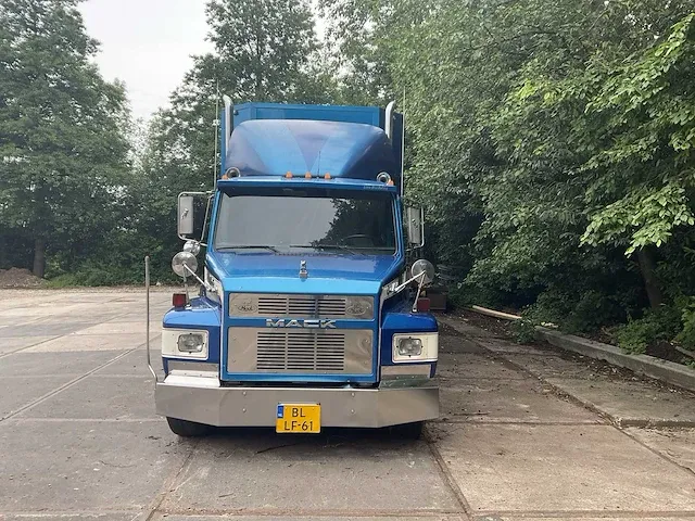 Mack cs 300p vrachtwagen met oplegger - afbeelding 12 van  60