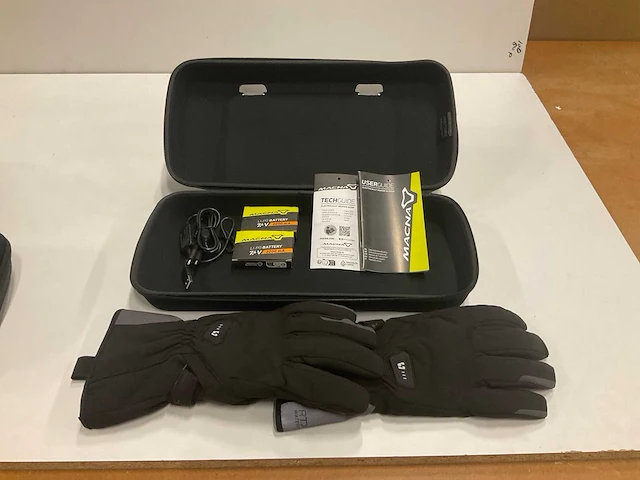 Macna unite 2.0 rtx oplaadbare verwarmde handschoenen maat xxxl - afbeelding 1 van  6