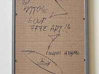 "madonna con la pistola" , spraypaint, gemaakt door banksy, give-away, afkomstig uit dismaland , met de toevoeging "enjoy your free art" en "banksy in dismaland., gesigneerd met spraypaint voorzijde rechts-onder, tevens gesigneerd met marker op de achterzijde., 2015 - afbeelding 2 van  3
