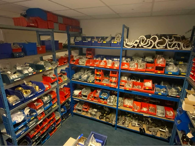 Magazijn inhoud diverse parker onderdelen 2 (c) - afbeelding 1 van  8