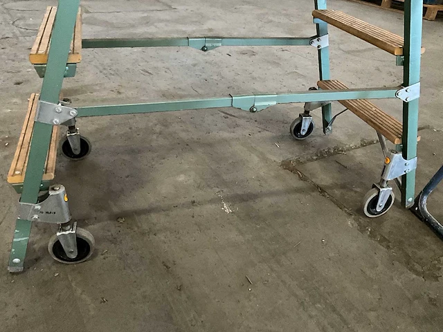 Magazijn trappen (2x) - afbeelding 2 van  3