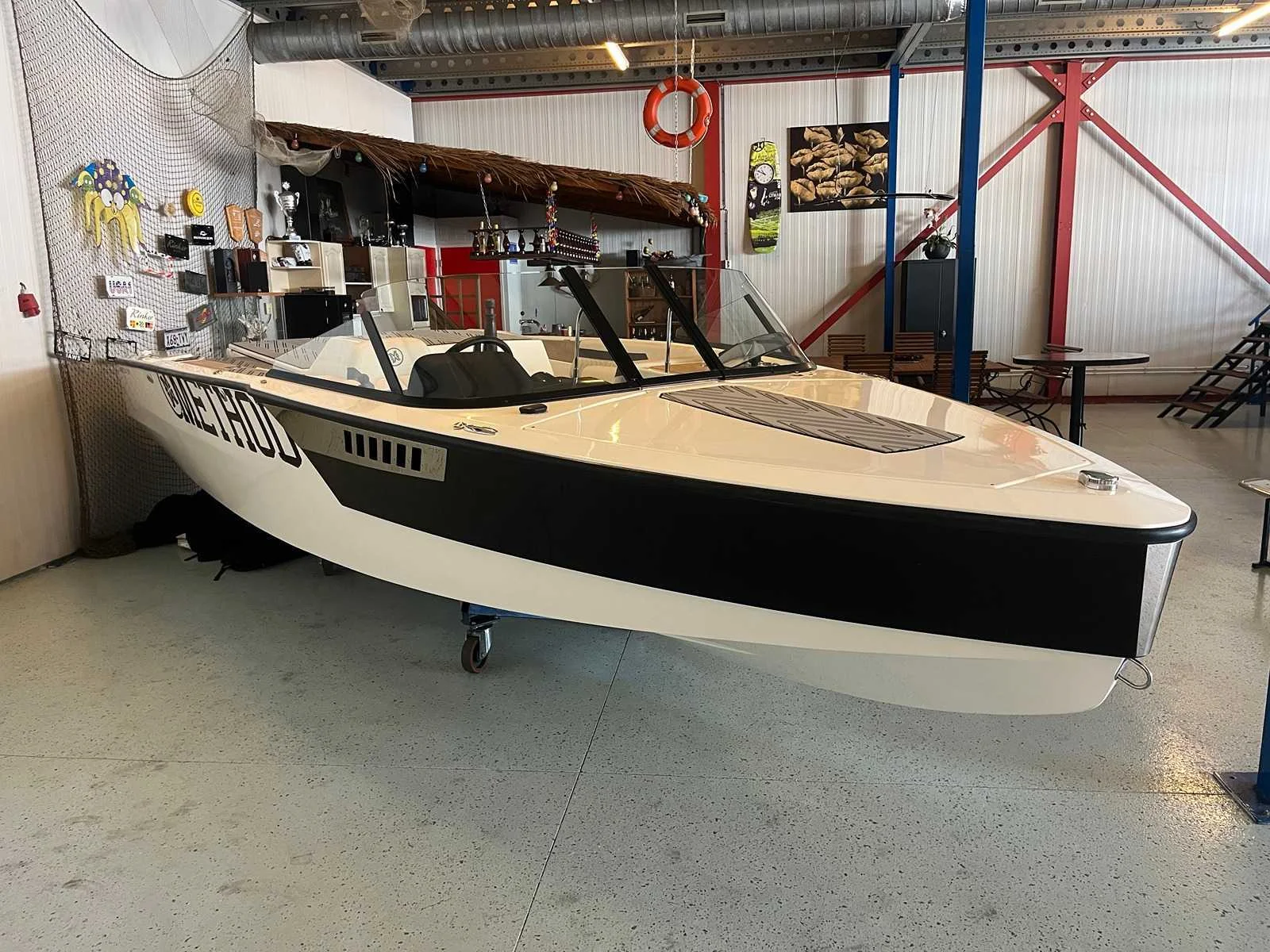 Magazijn verkoop marine equipment