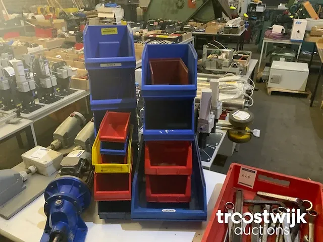 Magazijnbakken - afbeelding 2 van  2