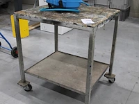 Magazijnkar met afmeting 70 x 60 x 78 cm.