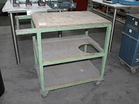 Magazijnkar met drie etages. afmeting 62 x 107 x 94 cm. let op! exclusief genummerde producten op kar. - afbeelding 1 van  2
