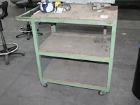 Magazijnkar met drie etages. afmeting 62 x 107 x 94 cm. let op! exclusief genummerde producten op kar. - afbeelding 1 van  1