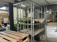 Magazijnkar met inhoud - afbeelding 1 van  4