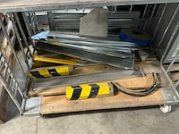 Magazijnkar met inhoud - afbeelding 3 van  4