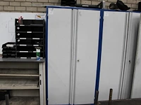 Magazijnkast gevuld met bevestigingsmaterialen w.o. bouten, moeren en ringen in diverse afmetingen. kastafm... - afbeelding 1 van  2