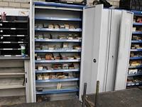 Magazijnkast gevuld met bevestigingsmaterialen w.o. bouten, moeren en ringen in diverse afmetingen. kastafm... - afbeelding 2 van  2
