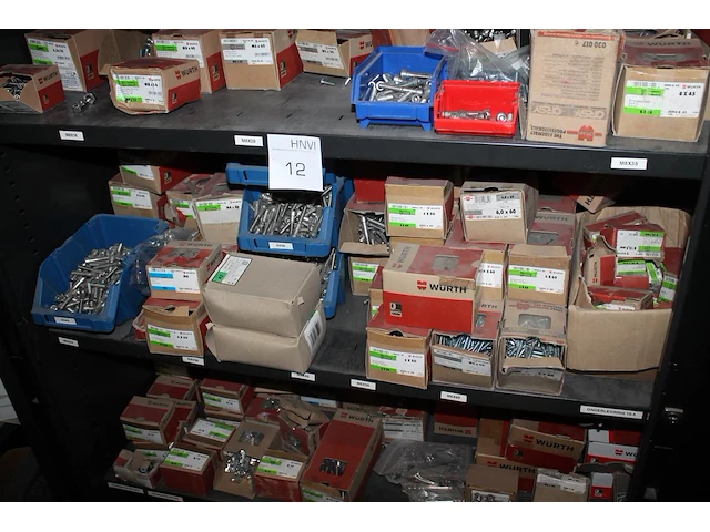 Magazijnkast gevuld met grote hoeveelheid vnl. rvs bevestigingsmaterialen w.o. bouten, moeren en ringen. ru... - afbeelding 4 van  6