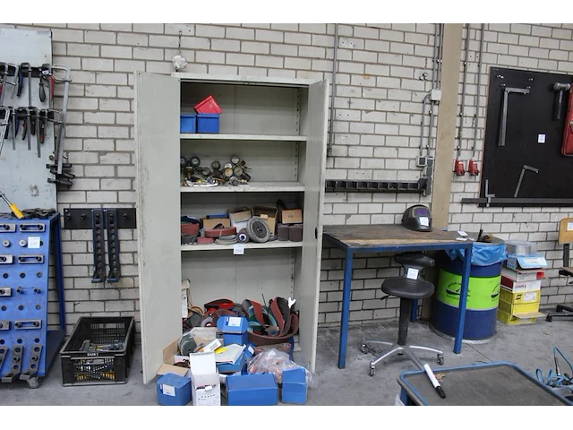 Magazijnkast met 2 deuren en afmeting 100 x 40 x 197 cm. let op: exclusief inhoud. - afbeelding 1 van  2