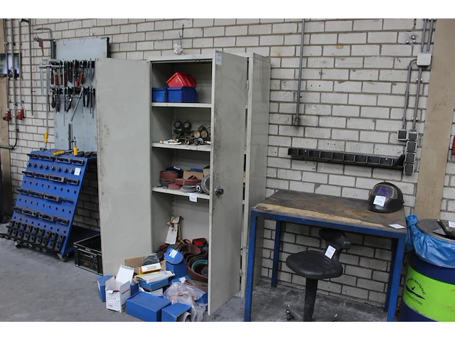Magazijnkast met 2 deuren en afmeting 100 x 40 x 197 cm. let op: exclusief inhoud. - afbeelding 2 van  2