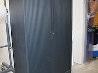 Magazijnkast met 2 roldeuren. afmeting 120 x 45 x 198 cm. let op: exclusief inhoud, ophalen na 13.00u. - afbeelding 2 van  2