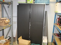 Magazijnkast met 2 roldeuren en afmeting 120 x 45 x 195 cm. let op: exclusief inhoud en ophalen na 13.00u. - afbeelding 1 van  3