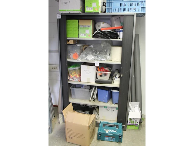 Magazijnkast met 2 roldeuren en afmeting 120 x 45 x 195 cm. let op: exclusief inhoud en ophalen na 13.00u. - afbeelding 3 van  3