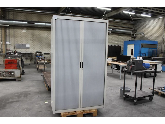 Magazijnkast met 2 roldeuren en afmeting 120 x 45 x 200 cm. - afbeelding 1 van  2
