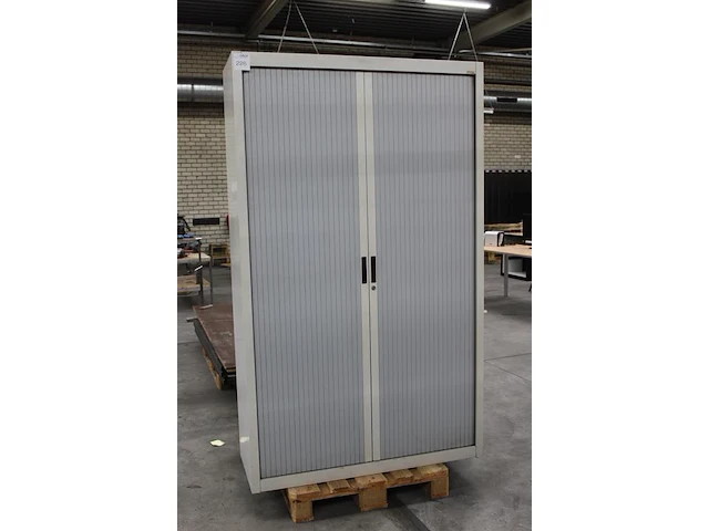 Magazijnkast met 2 roldeuren en afmeting 120 x 45 x 200 cm. - afbeelding 2 van  2