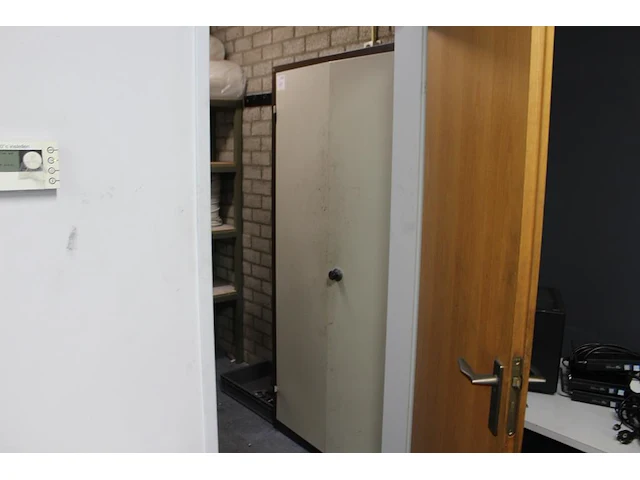 Magazijnkast met afmeting 97 x 40 x 187 cm. - afbeelding 1 van  3