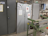 Magazijnkast met inhoud w.o. spanbanden, felsen en laselektrodes. afmeting 100 x 50 x 180 cm. - afbeelding 1 van  3