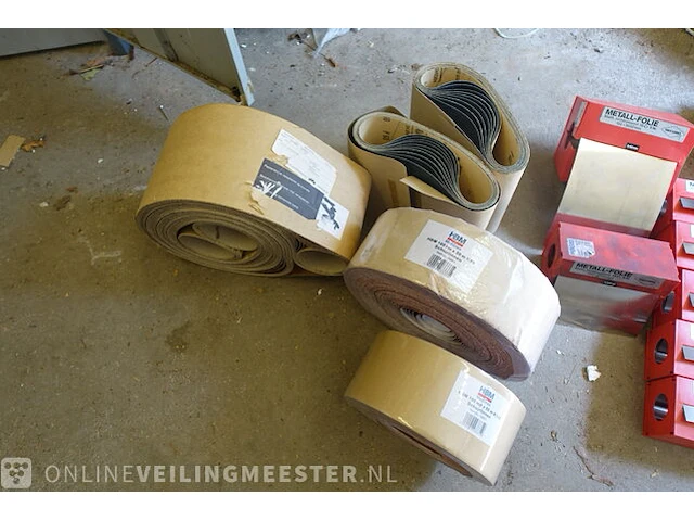 Magazijnkast met inhoud - afbeelding 24 van  27